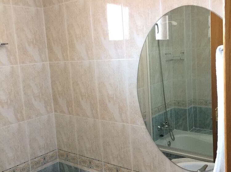 اتاق استاندارد یک نفره, Hostal Alda Rio Duero