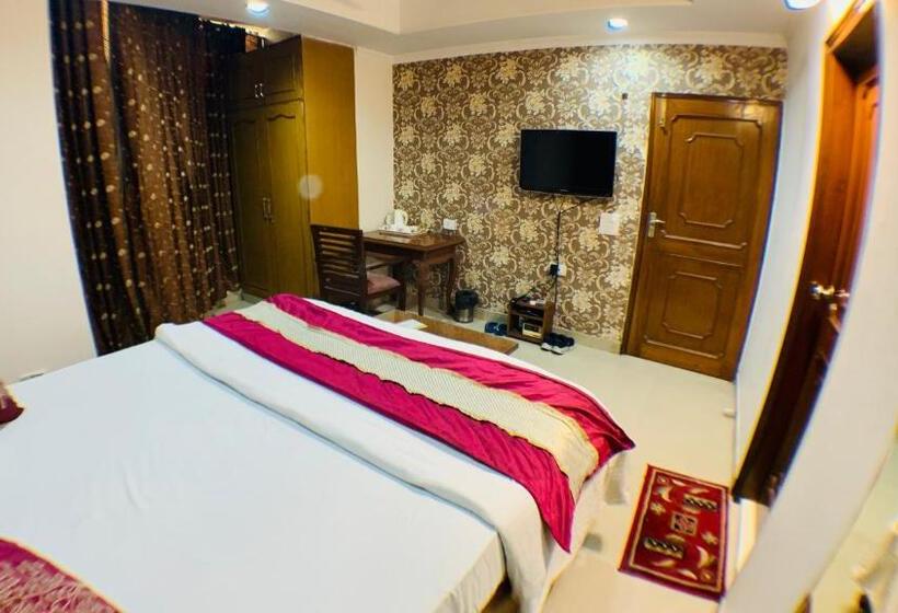 Номер Deluxe, Kashish Residency And Banquet