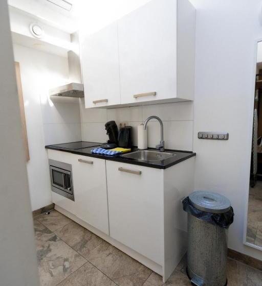 استودیوی لوکس, Plantage Garden Apartments