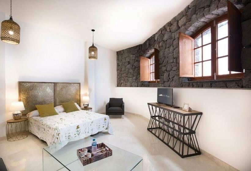 デラックススイート, El Charco Suites