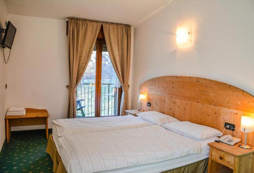 חדר סטנדרט נוף לאגם, Albergo Mezzolago