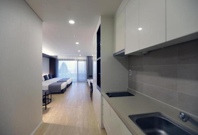 Студия Deluxe, The Qube Resort Jeju