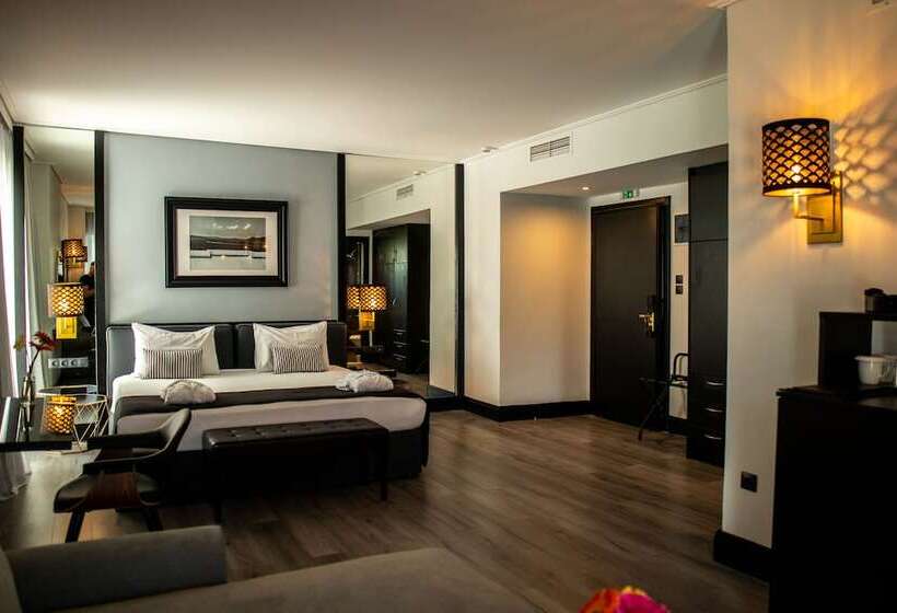Полулюкс, Athenian Riviera Hotel& Suites