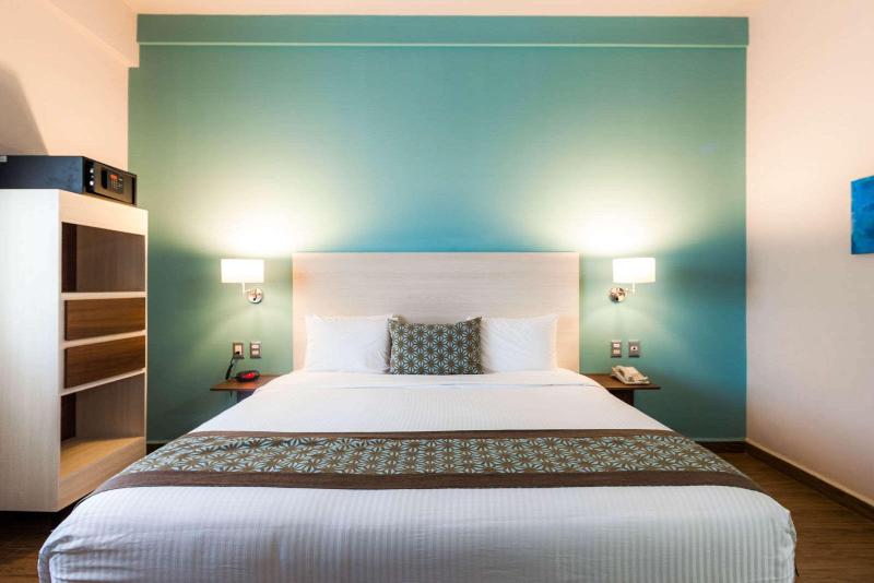带大床的标准间, Comfort Inn & Suites Los Cabos