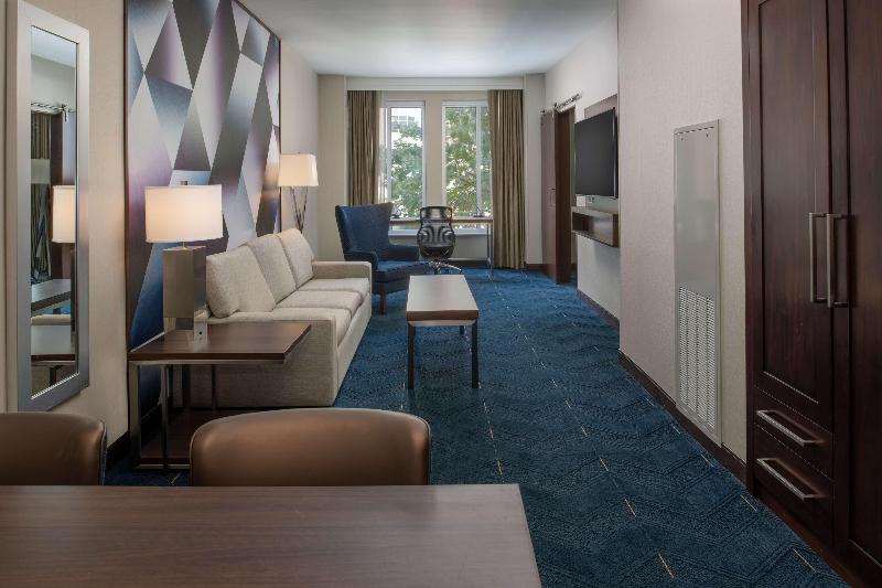 Suite Queen Bed, Embassy Suites By Hilton Seattle Downtown Pioneer Square