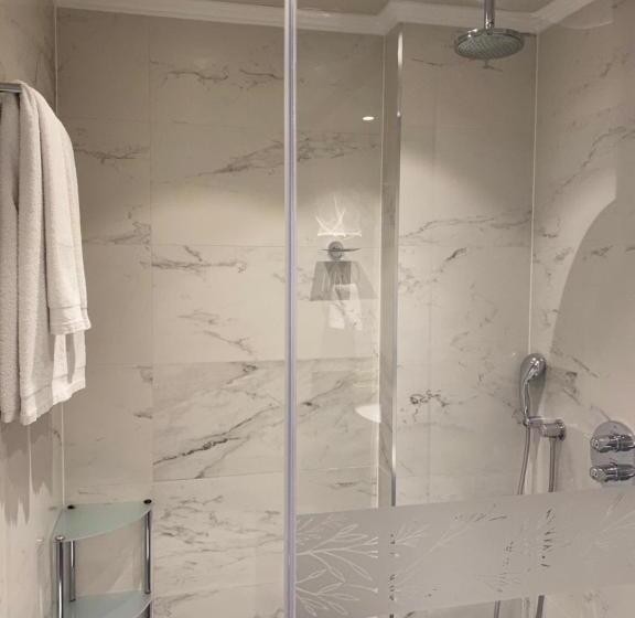 اتاق استاندارد با بالکن و چشم‌انداز دریا, Residence Promenade