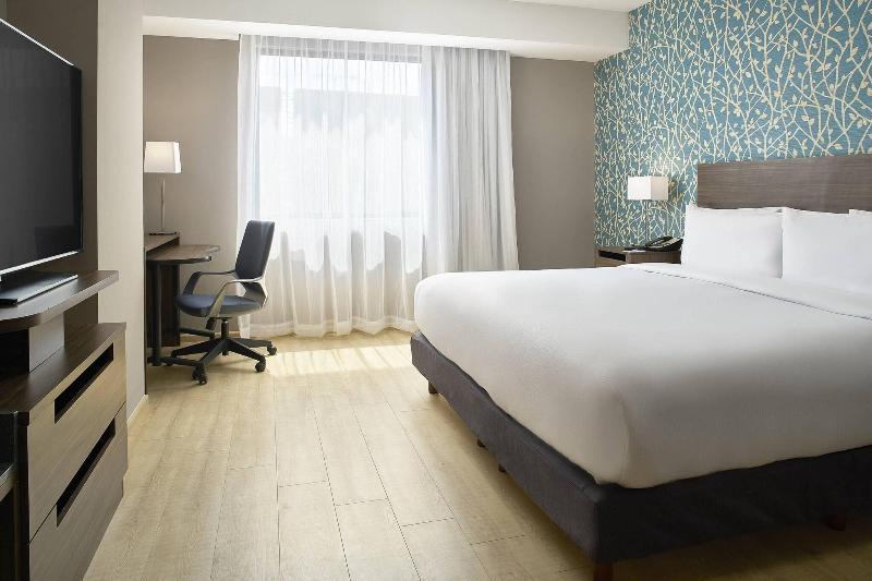 מיטת קינג בסוויטה, Fairfield Inn & Suites By Marriott Aguascalientes