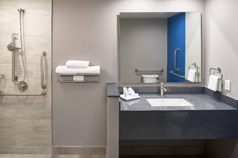 מיטת קינג בסוויטה, Fairfield Inn & Suites By Marriott Aguascalientes