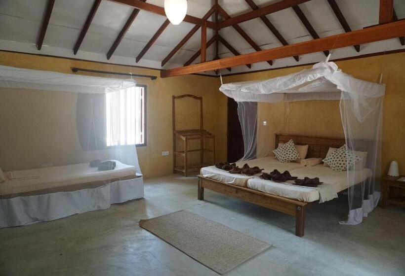 بانگلوی لوکس, Kitelantis Hotel And Resort