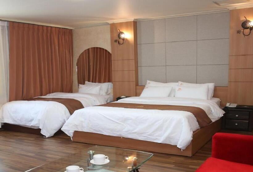 Семейный Номер, Uljin Grand