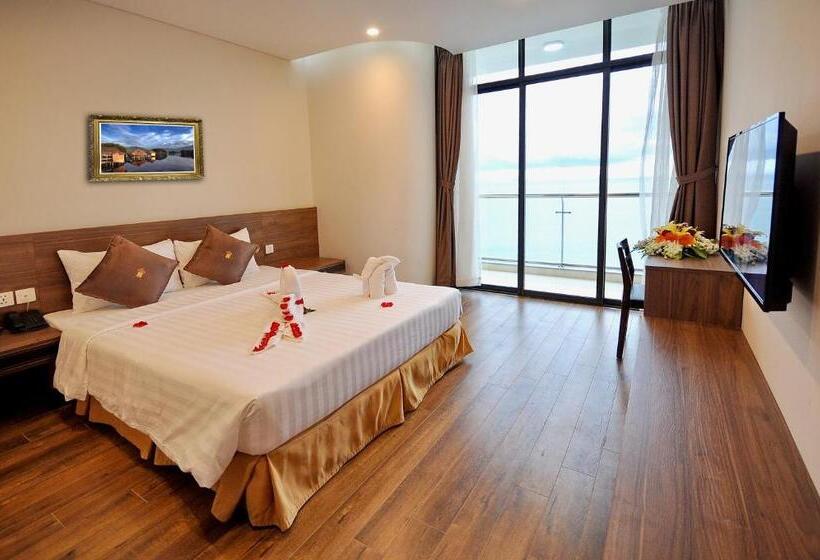 اتاق لوکس با بالکن و چشم‌انداز دریا, Lenid Ocean View