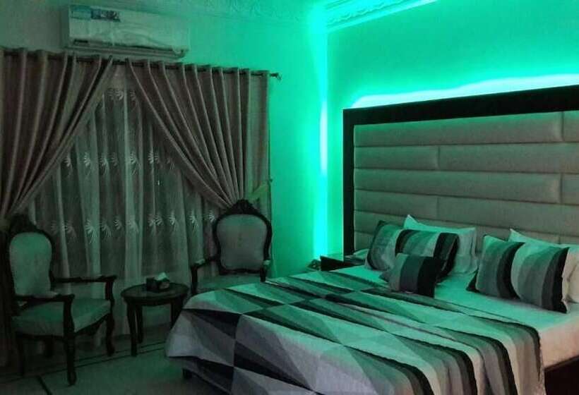 اتاق لوکس, Seven 7