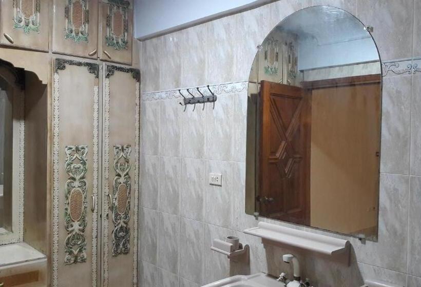 اتاق لوکس, Seven 7