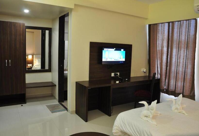 标准间, Royal Inn