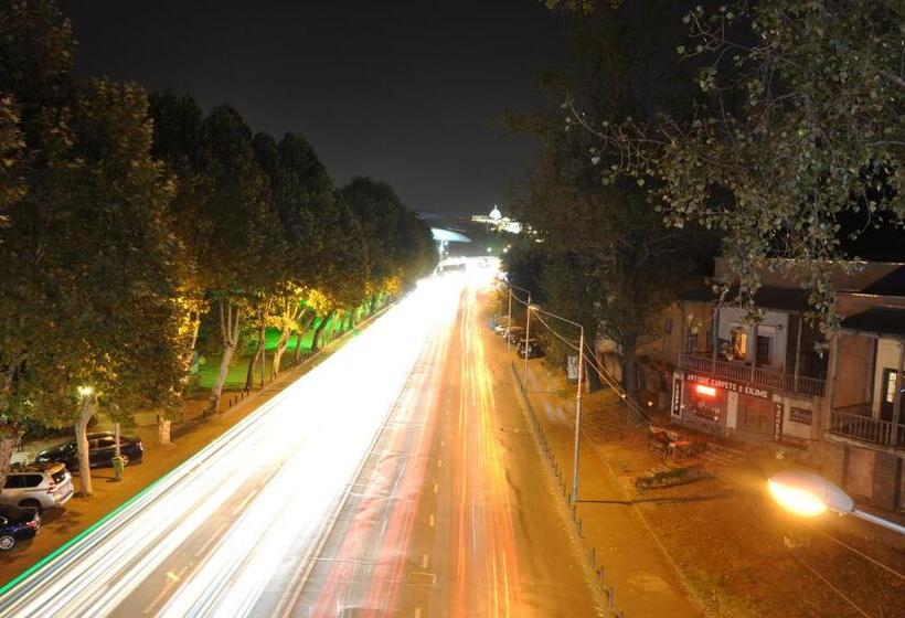 اتاق اکونومی, Atlant