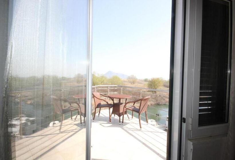اتاق لوکس با بالکن, Apartment Biba