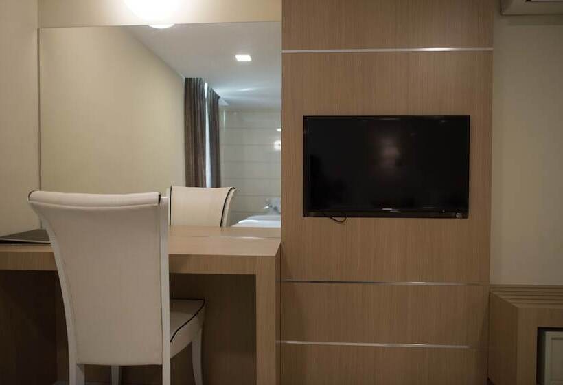 اتاق خانوادگی, Mornington Hotel Sitiawan