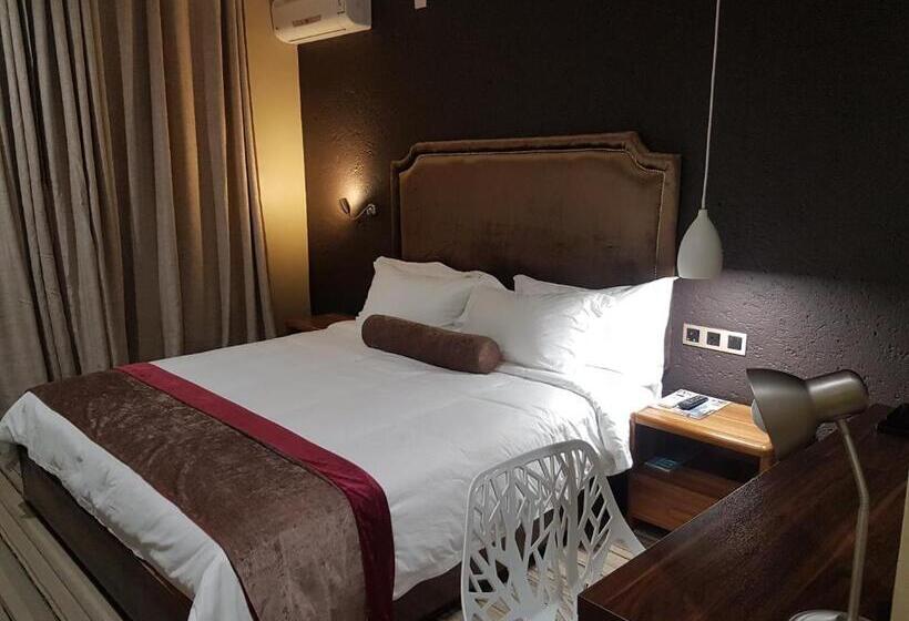 Deluxe Room King Size Bed, La Signature Guest House