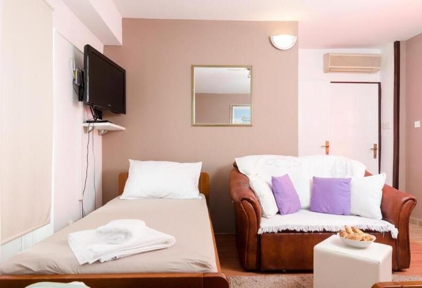 스탠다드 스튜디오, Guest House Cuk