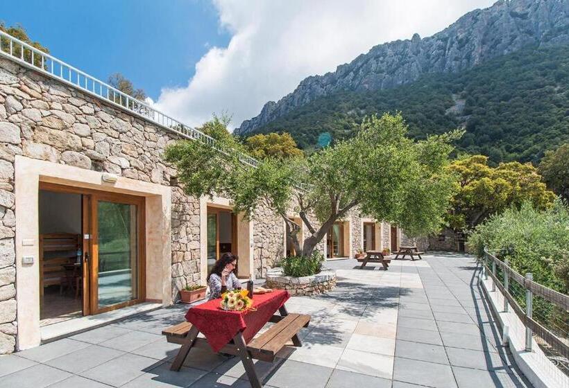 اتاق سوپریور, Rifugio Gorropu