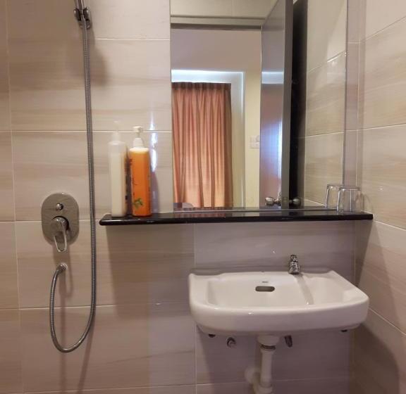 Camera Familiare, De Benz Inn