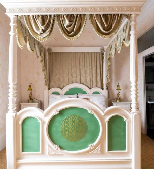 디럭스 스위트, Enchanted Manor