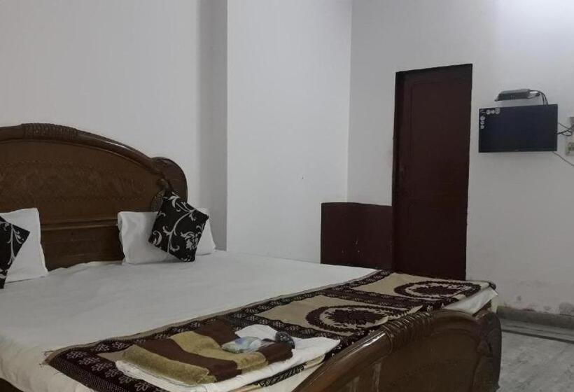 Quarto Triplo Clássico, Rajdhani Guest House