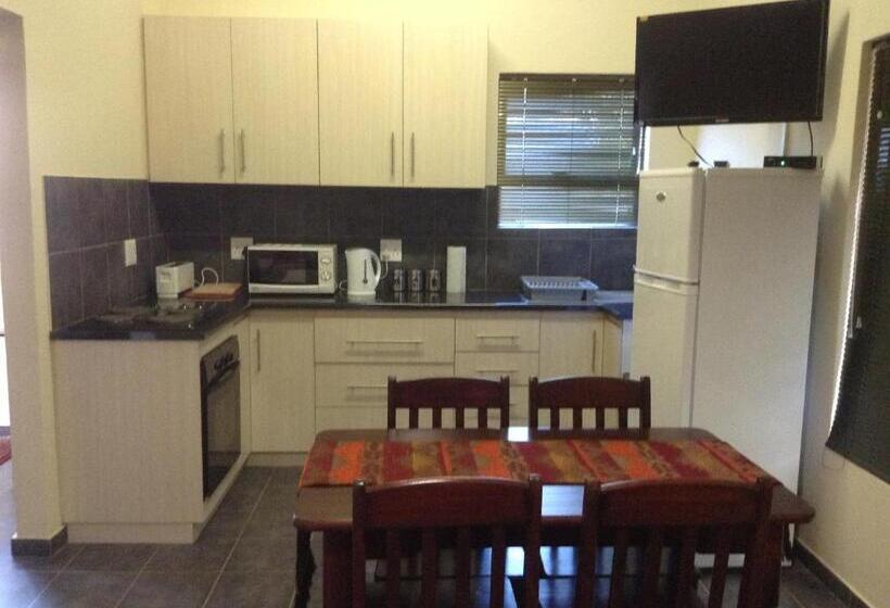 غرفة عائلية, A Little Guesthouse