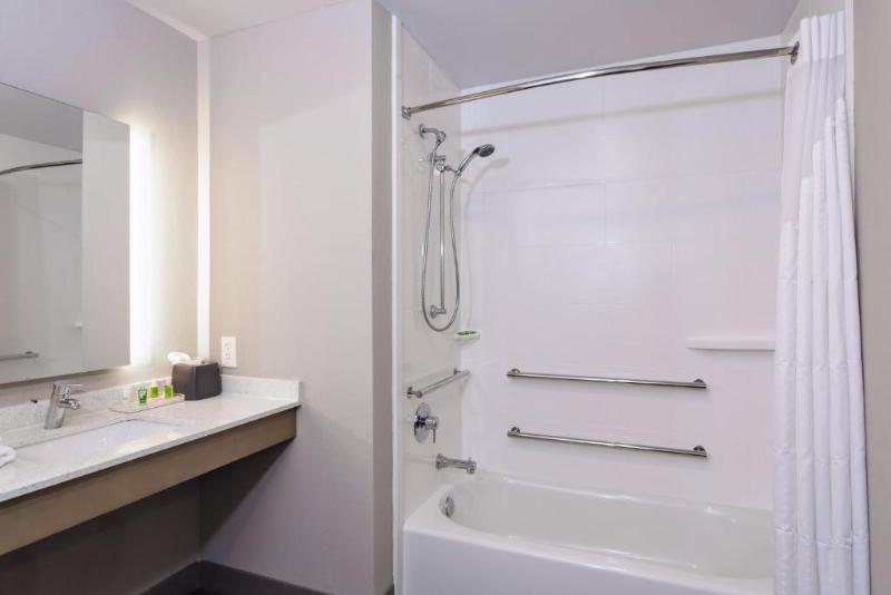 适合残疾人士使用的带超级大床的标准间, Holiday Inn   Tallahassee E Capitol   Univ, An Ihg
