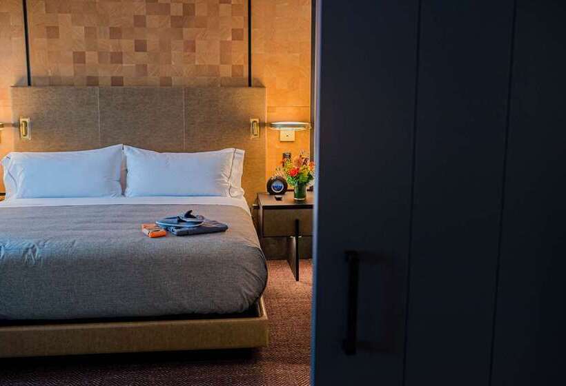 Студио Стандарт Кровать Кинг, The Foundry Hotel Asheville, Curio Collection By Hilton