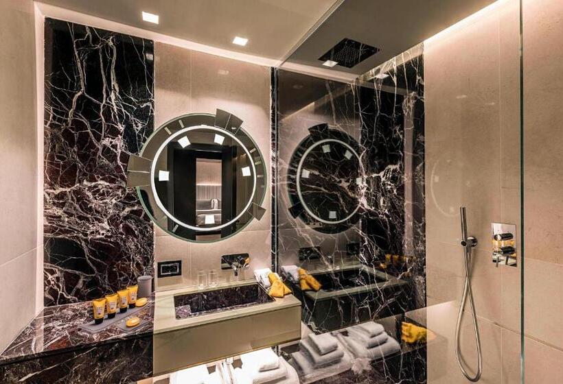 اتاق سوپریور با تخت بزرگ, The Pantheon Iconic Rome Hotel, Autograph Collection