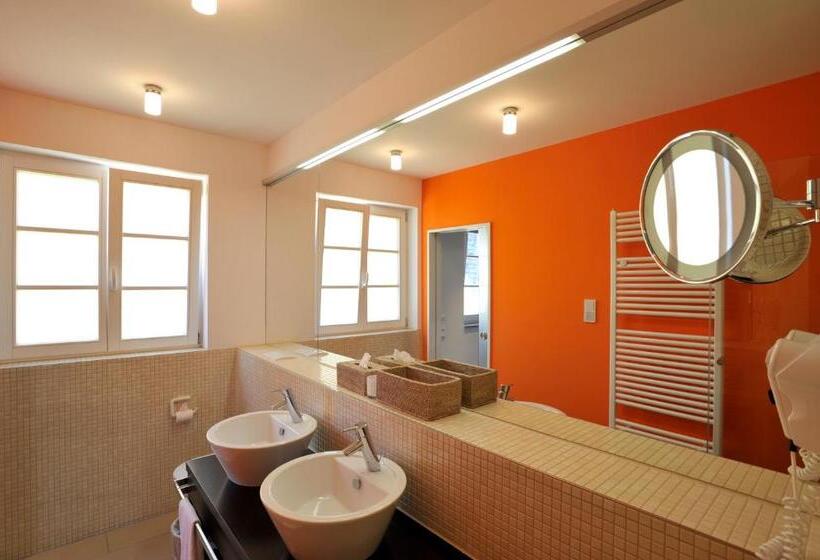 Quarto Familiar, Maximilian