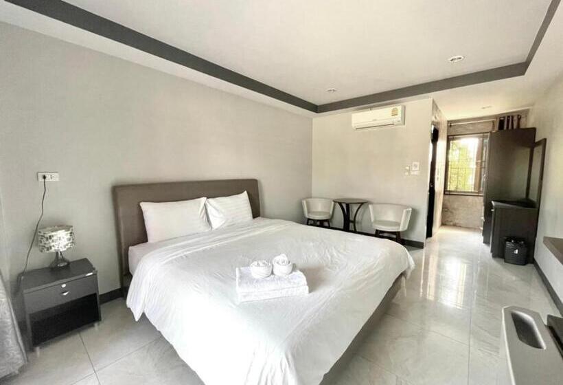 디럭스 룸 킹사이즈 침대, Smaids Room