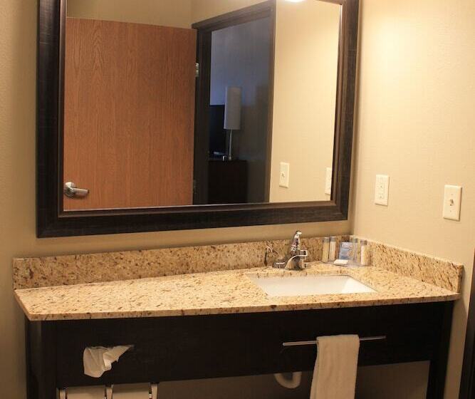 Номер Deluxe, Brookstone Lodge & Suites  Emmetsburg