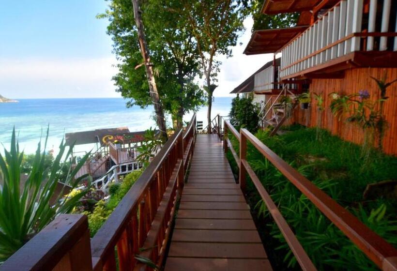 Номер Deluxe Вид на Море с Балконом, Chareena Hill Beach Resort
