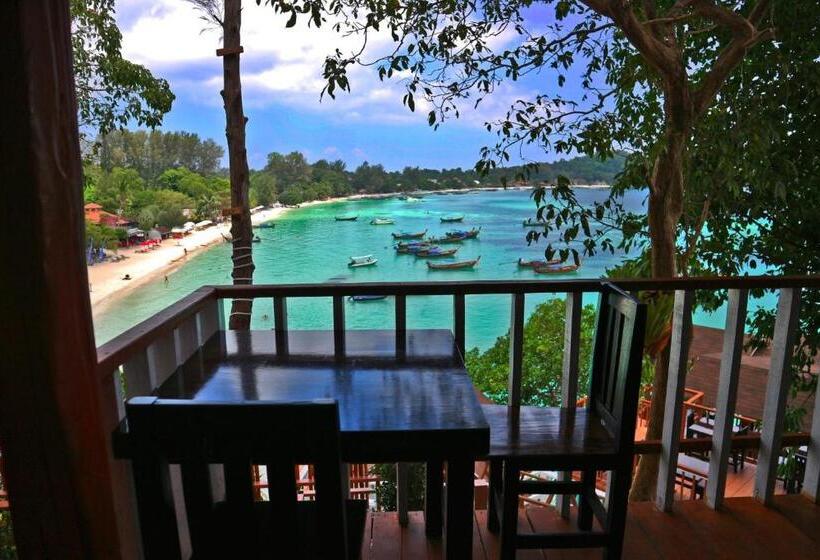 Номер Deluxe Вид на Море с Балконом, Chareena Hill Beach Resort