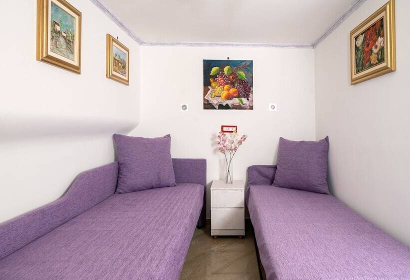 اتاق خانوادگی, Capri Dreaming