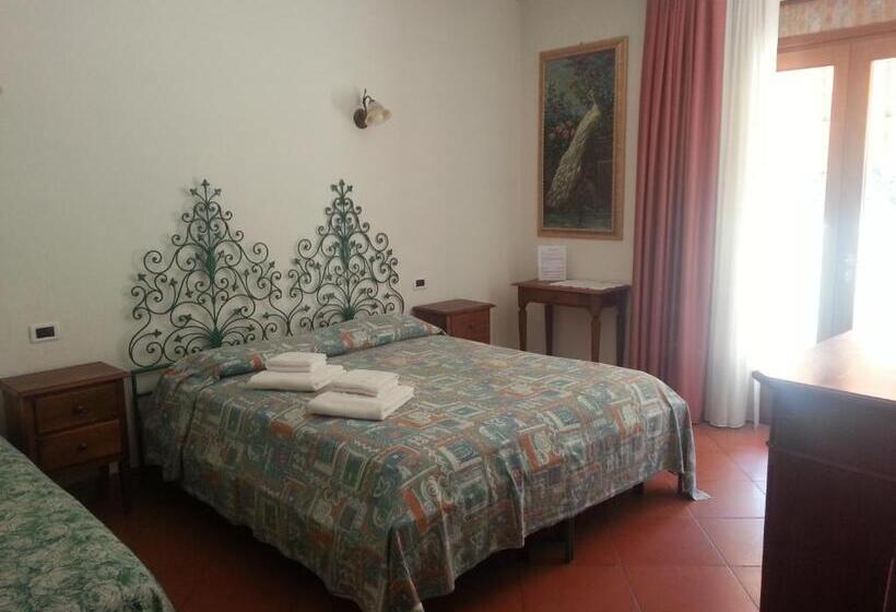Standard Triple Room with Terrace, Agriturismo Corte Trincerone