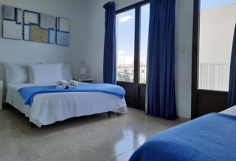 اتاق استاندارد سه تخته با بالکن, Hostal Costa