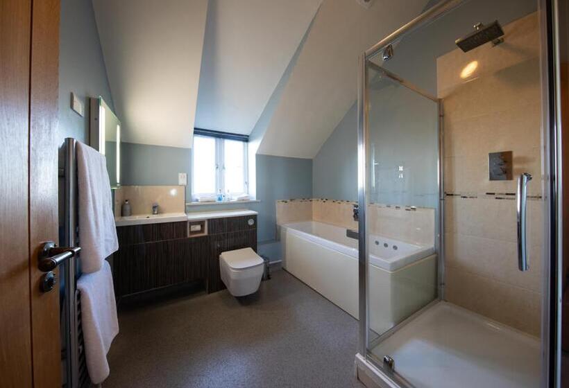 Номер Executive, The Pheasant Pub At Gestingthorpe Stylish Boutique Rooms In The Coach House