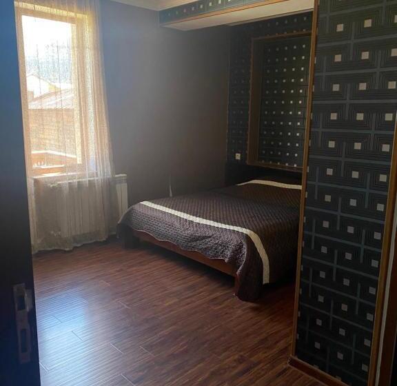 Quarto Estandar, Amadeus