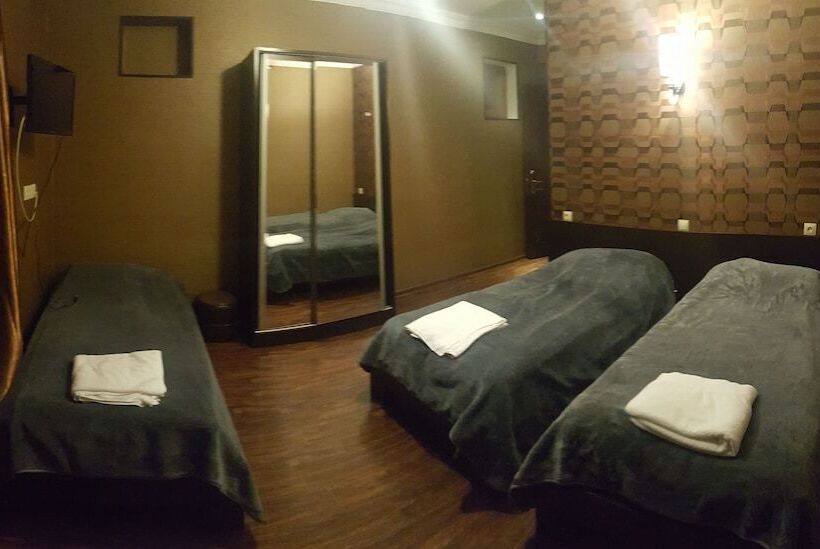 Quarto Triplo Estandar, Amadeus