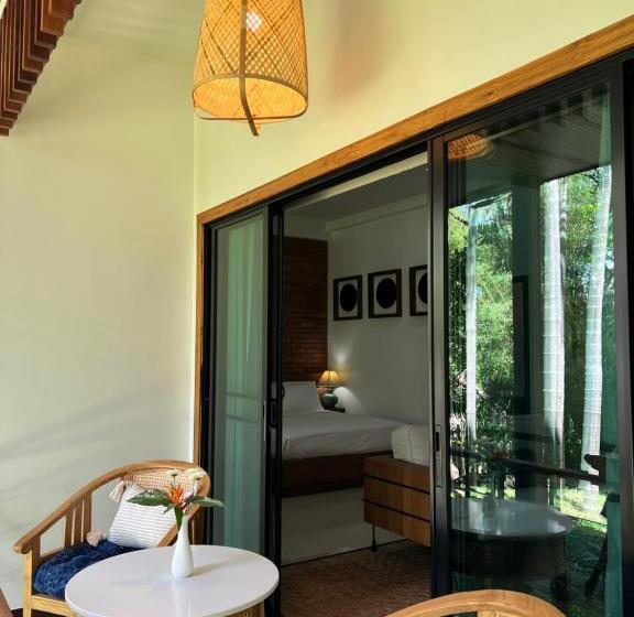 Четырехместный Номер Стандарт с Балконом, Tai Resort