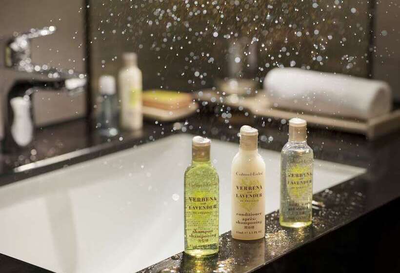 اتاق استاندارد سه نفره, Hilton Taipei Sinban