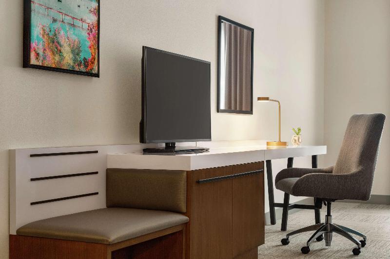 غرفة قياسية لذوى الاحتياجات الخاصة, Hilton Garden Inn Seattle Airport