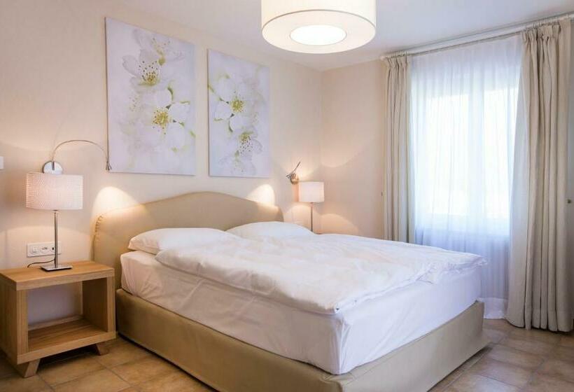 Полулюкс с Балконом, Villa Delta Suites House