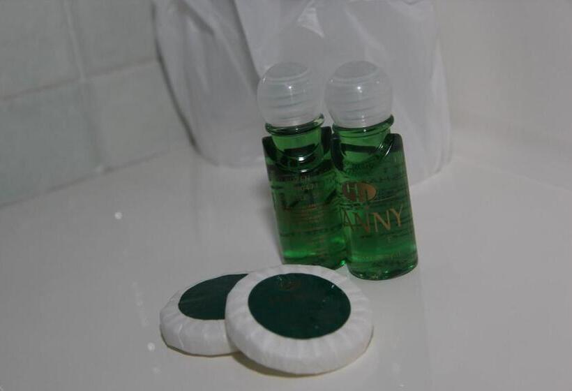 اتاق استاندارد, Hanny