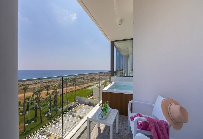 Полулюкс, Leonardo Crystal Cove Hotel & Spa – Adults Only