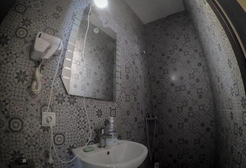 اتاق لوکس با بالکن, Prishtina Center Hostel