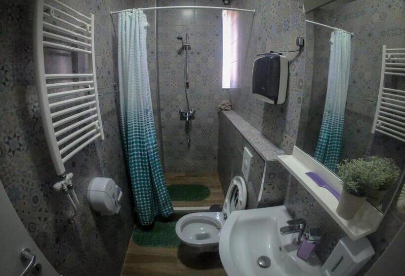 سوییت لوکس, Prishtina Center Hostel